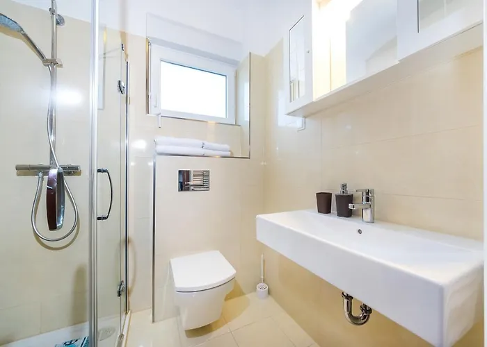 Queen Apartment