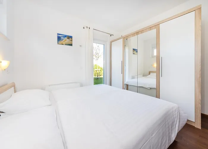 Queen Apartment *