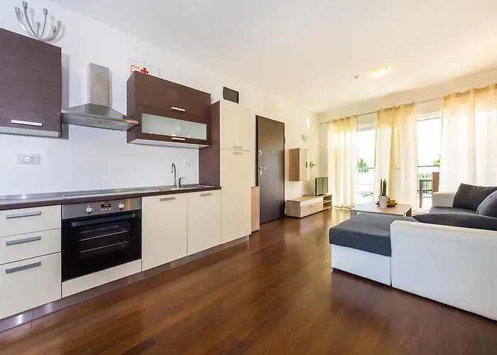Queen Apartment Nin