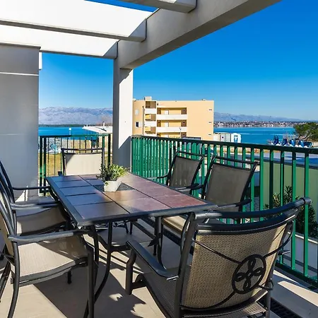 Queen Beach Apartment Nin