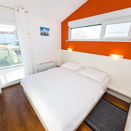 Queen Beach Apartment *