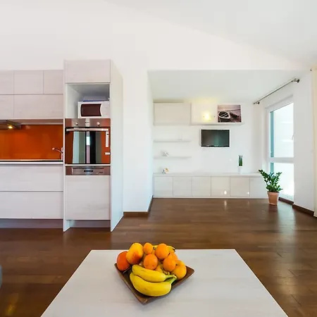 Queen Beach Apartment *