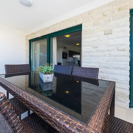 Apartment Queen Beach Nin