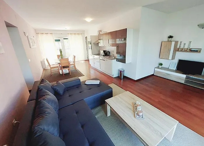 Queen Апартаменты Нин